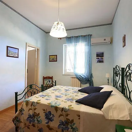 Alfio Tomaselli Couette-café